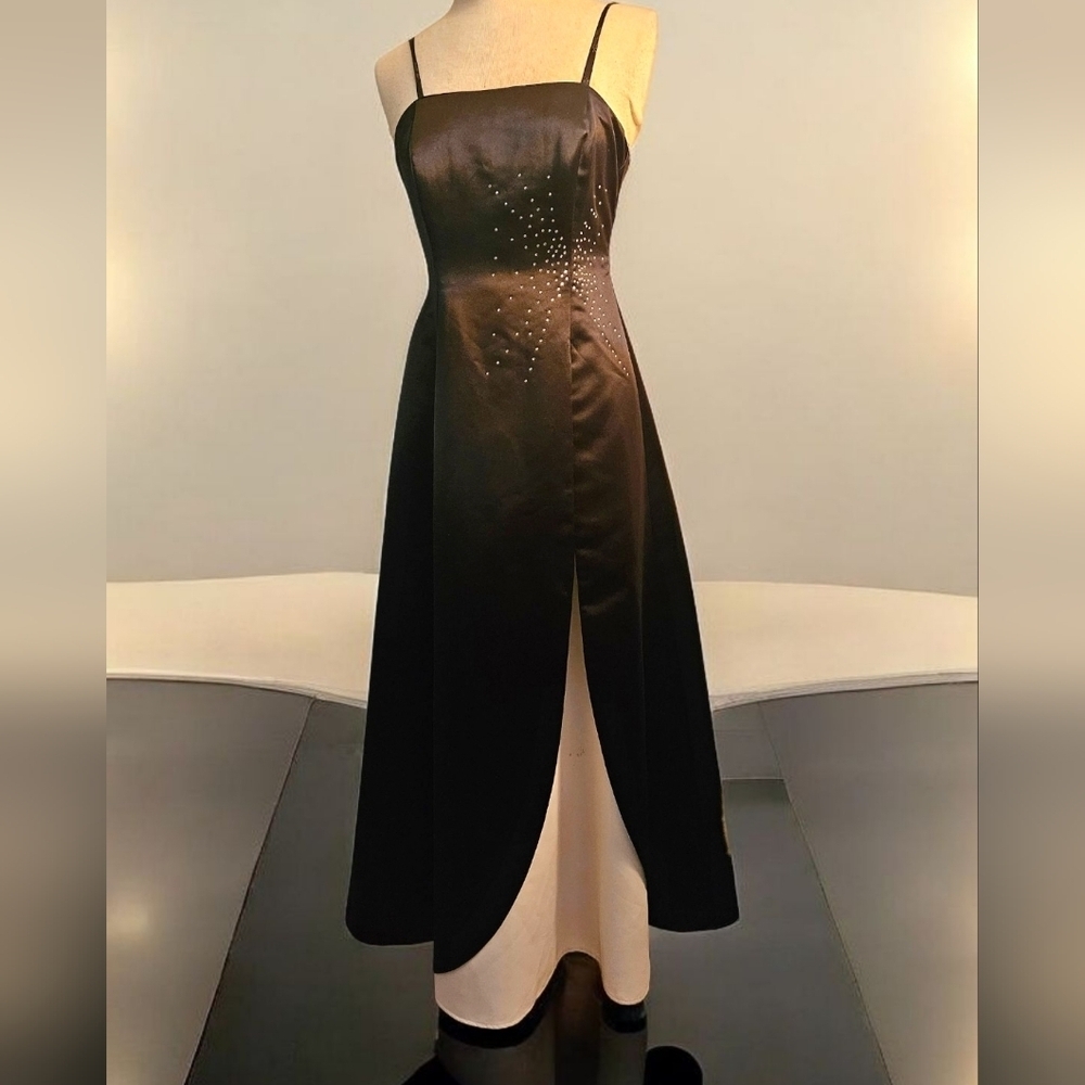 Black and Cream Maxi Dress. Bling Detail On Waist. Size 6. - Picture 4 of 7
